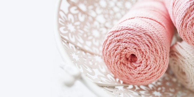 Ručné stehy v pastelových farbách